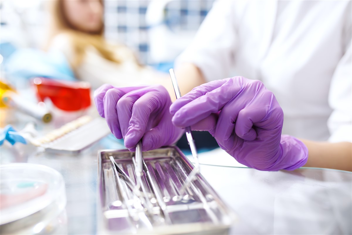 Comment nettoyer et stériliser vos pinces à biopsie réutilisables efficacement